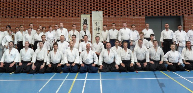 A kiskunlacházi Kunjin no Hashi Dojo, (Kunok hídja) 5. születésnapja alkalmából szemináriumot szervez Lajos Roland Kyoshi vezetésével! Időpont: 2014.09.07 (Vasárnap) Edzések: – 10:00 – 11:30 Shinkendo – 13:00 – 14:30 […]